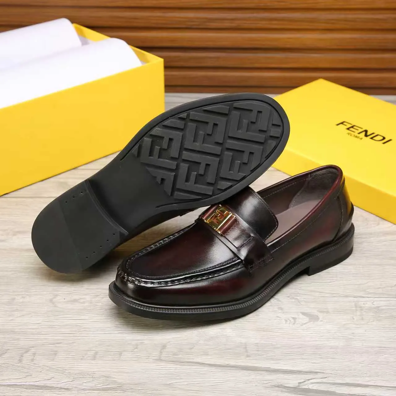 ​Men's shoes 💰 500 💰 Water dyed cowhide 🆘 The latest FENDI ( Fendi ) new casual leather shoes 🕶️🕶️ Simple routing effect, showing an elegant and cool driving shoe 🎬Made of Italian 🇮🇹 imported calfskin + first-layer water-dyed cowhide lining🐂Excellent material🎬Detailed workmanship 🤗Comfortable foot feel➰➰. ​Pair it with any outfit to show your taste and temperament, low-key luxury ♻️Design ​simple and elegant ​noble and fashionable 🍃​Very loved and favored by trendy men 💓❤️Size: 38-44 2⃣️colors available